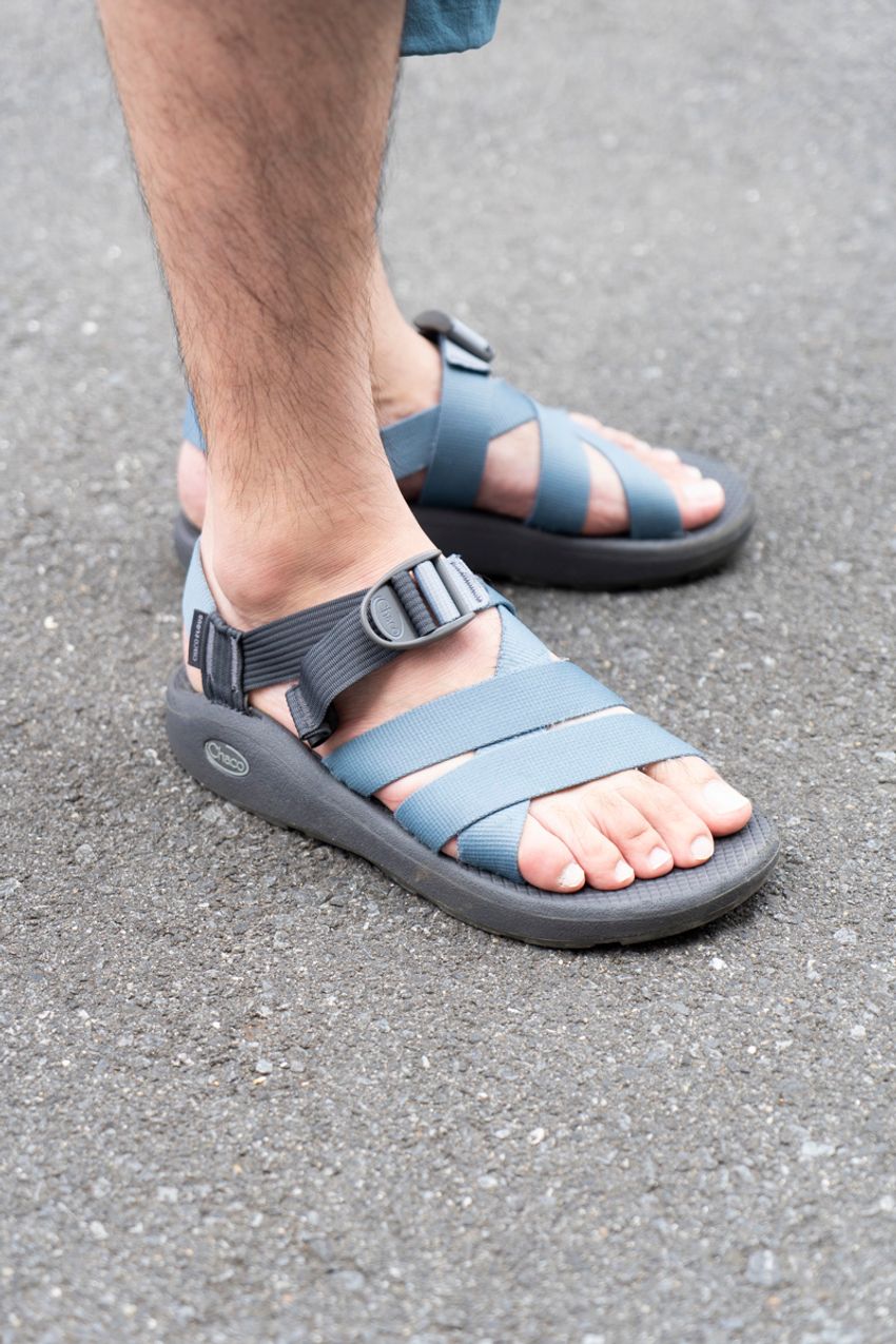 真夏の「GAP」活用法3例をスナップで。洒落た大人が選んだのはポロシャツ、ショーツetc. - 10枚目の画像