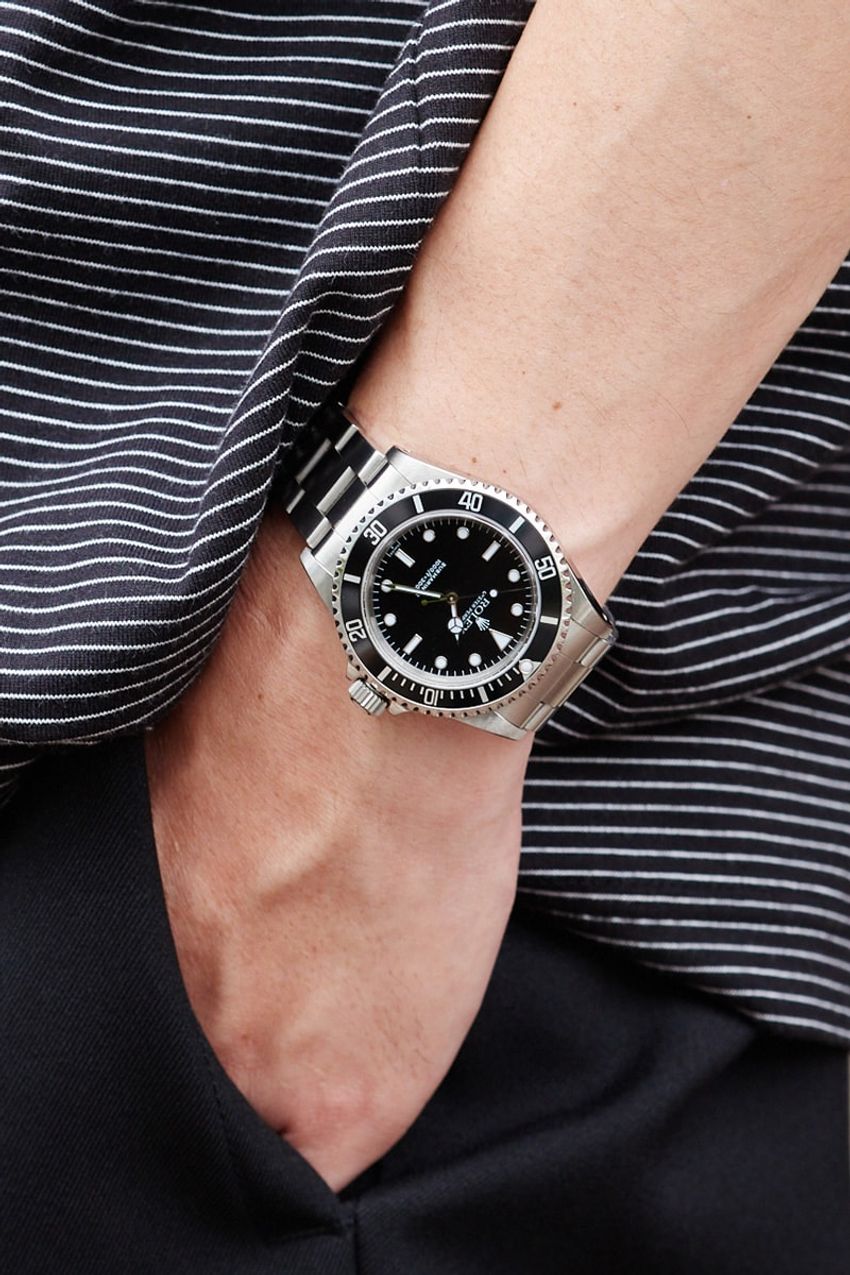 この夏、“細ボーダーのTシャツ“がキテる！巧みに取り入れた3名の大人たちをスナップで - 9枚目の画像