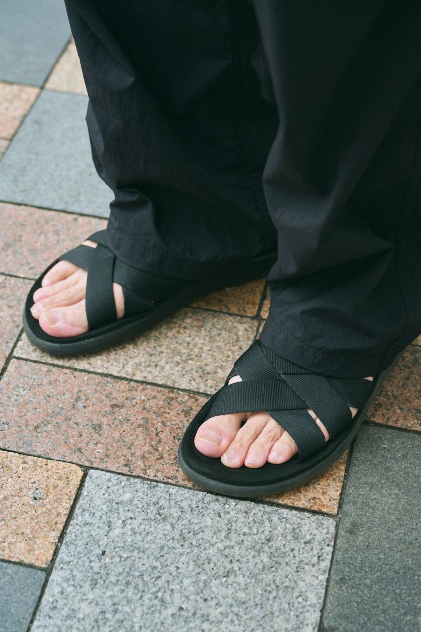 今夏、街で人気のアウトドアサンダルは？ノース、テバ……コーデとともに紹介！ - 6枚目の画像