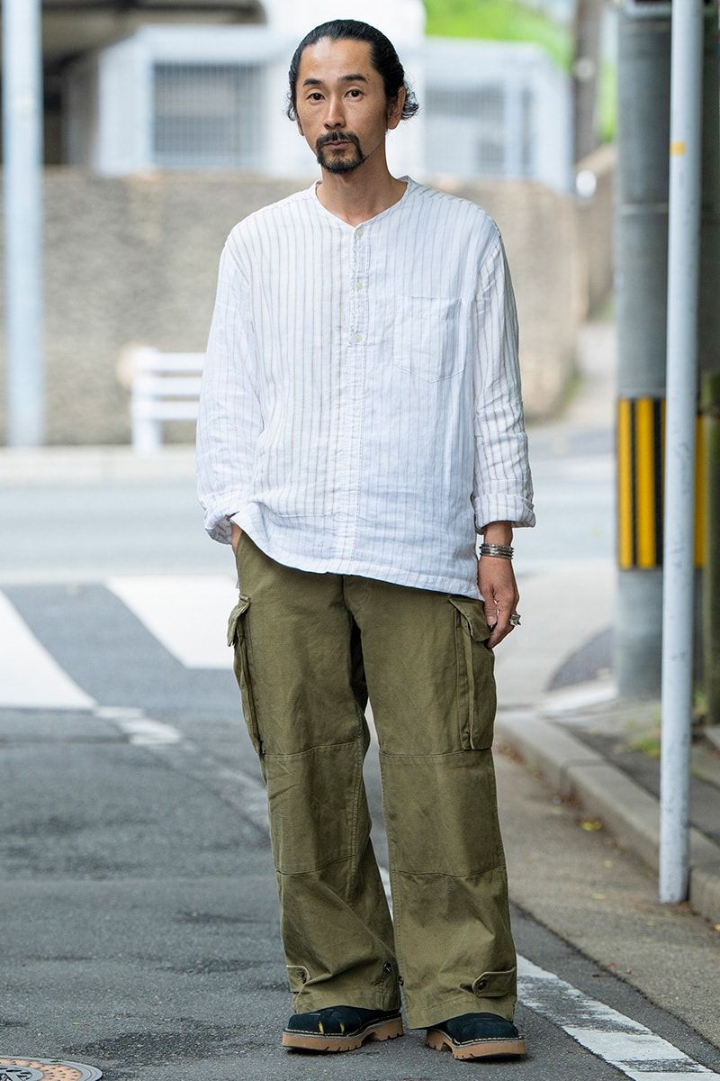 シャツ、パンツ＝ともに古着　サンダル＝ニッチ