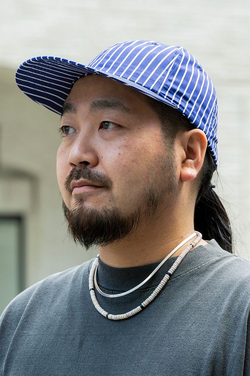 “淡いカラーパンツ”トレンドが上陸中？白黒とのモノトーンとも好相性！コーデ好例をスナップで - 3枚目の画像