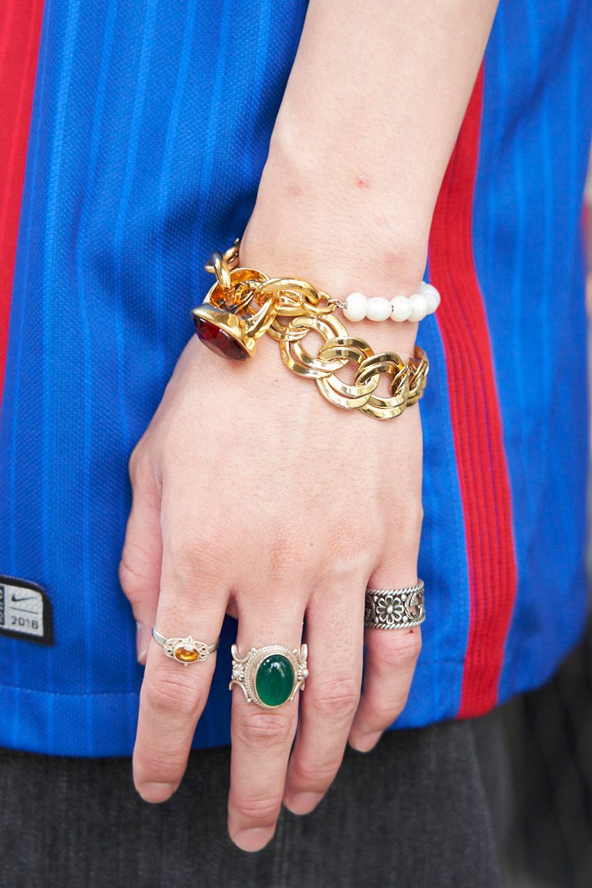 ストリートで「フレア」の波がキテる！洒落者たちのボトムス事情2025をスナップで - 11枚目の画像