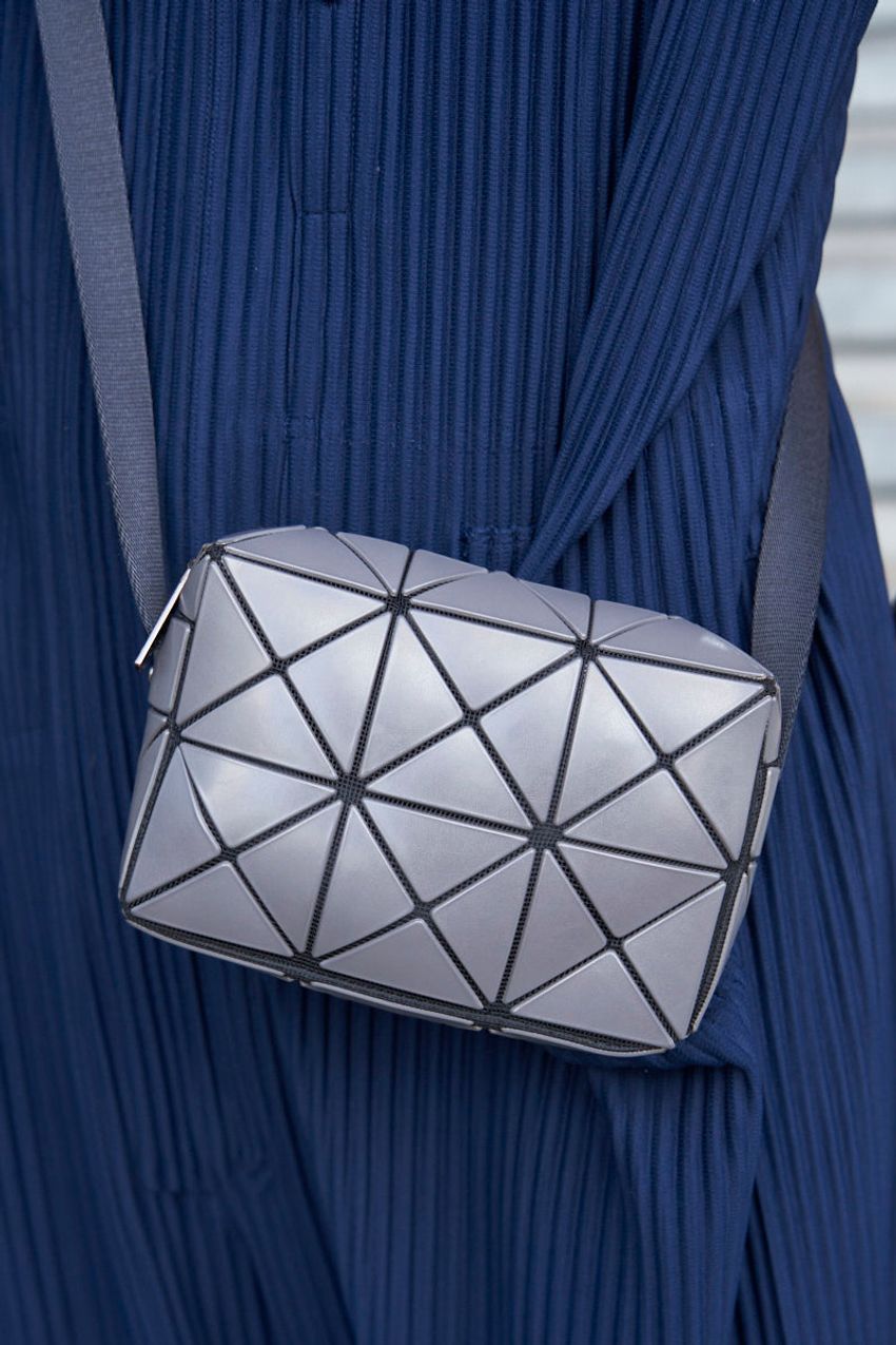 トレンドの“ミニバッグ”、洒落者たちはどんなブランド使ってる？街角で調査した結果…… - 2枚目の画像