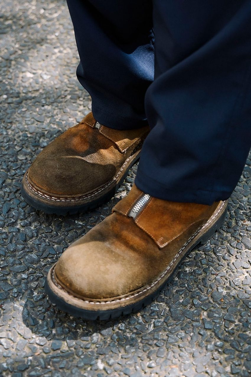 超簡単にキマる“理想的オールネイビーコーデ”3選。共通点は「上下ブランド揃え」だった！ - 3枚目の画像