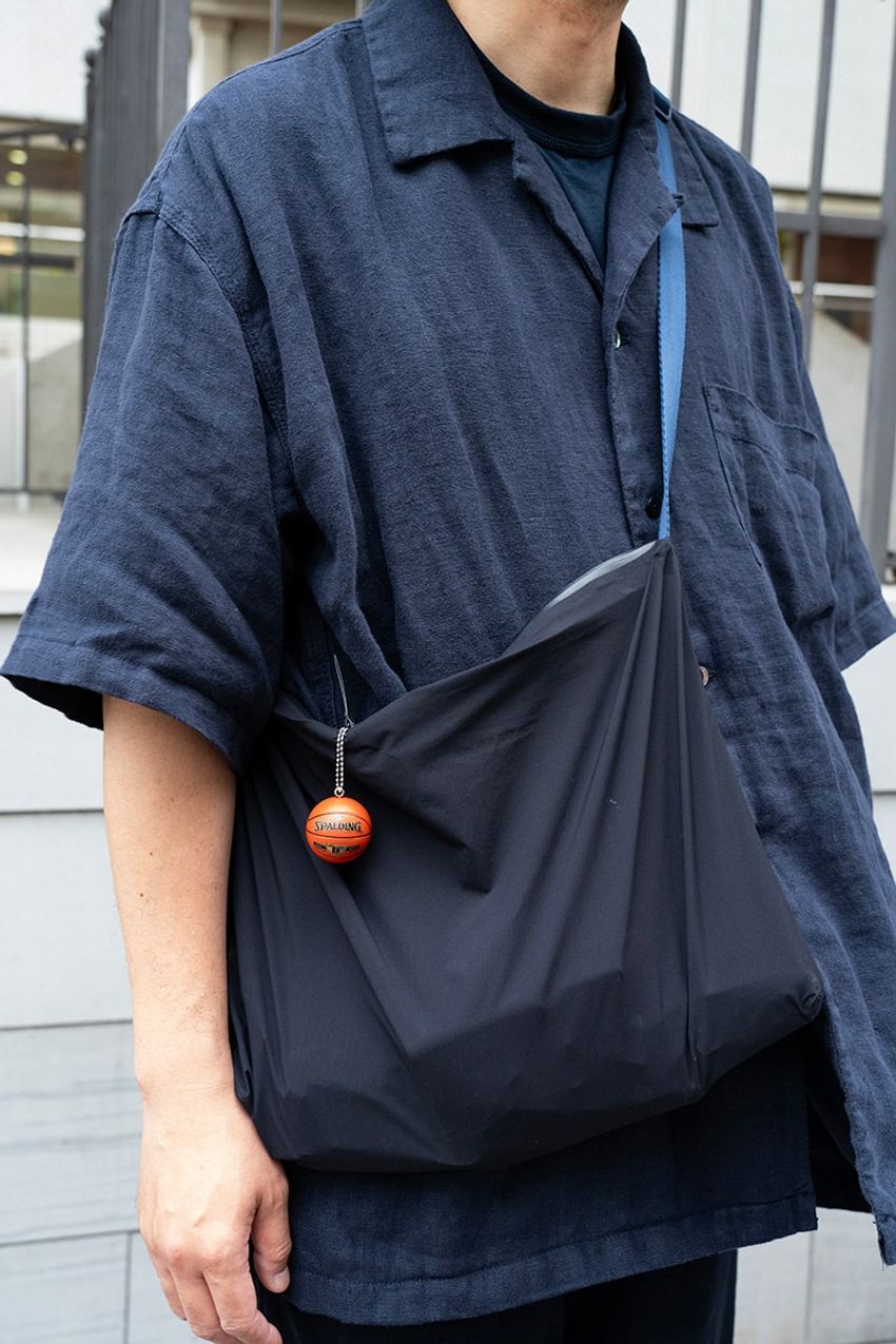 実用性抜群！洒落者たちが支持する“黒ショルダー”。愛用ブランドをスナップで調査してみた - 2枚目の画像