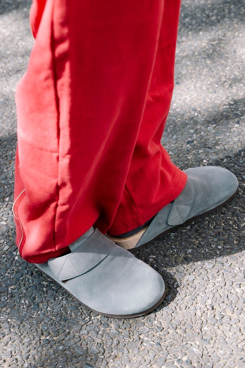 “ビビッドカラー1点投入”が効果絶大！ 季節不問、装いが華やぐテクニックをスナップで - 7枚目の画像