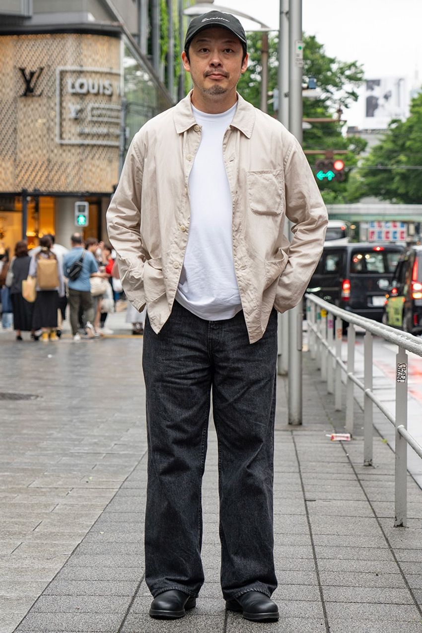 シャツも“季節感”が大切！ 今季は白じゃなく、ニュアンスカラーが大正解？ スナップで考察 - 2枚目の画像