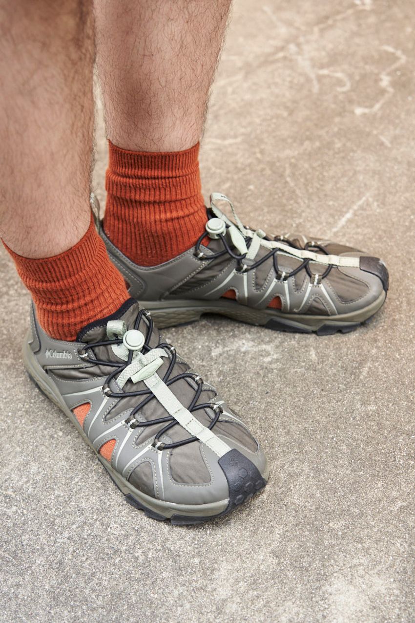 見た目も気分も開放的に！“オープンカラー”シャツで夏コーデを彩った3人の好例 - 7枚目の画像