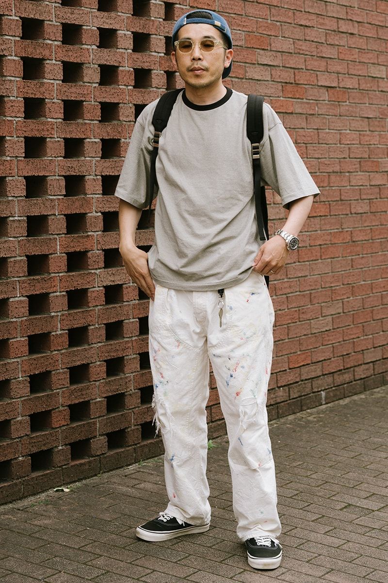 Tシャツ＝キャプテンサンシャイン　パンツ＝へリル　スニーカー＝ヴァンズ　帽子＝不明　サングラス＝ノチノオプティカル　腕時計＝ロレックス　バッグ＝プラダ