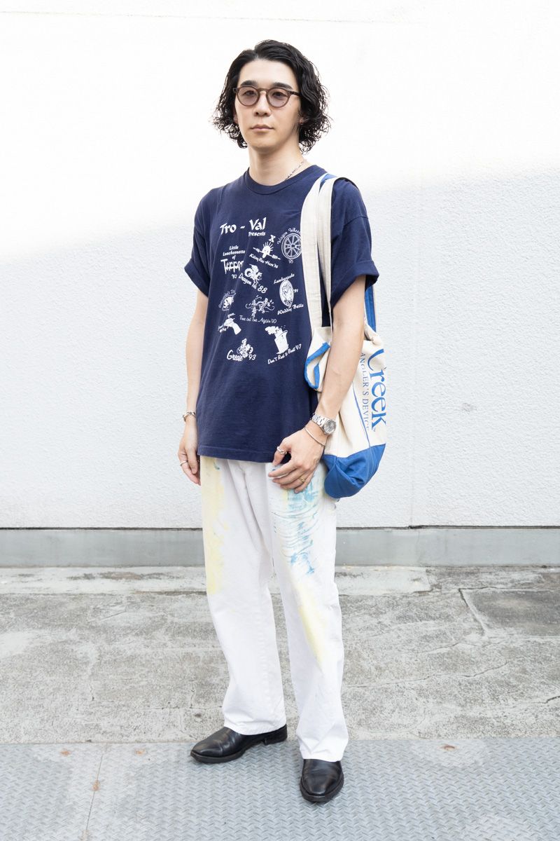 Tシャツ=古着 パンツ=ディッキーズ シューズ=ソンシンバル 眼鏡=レイバン バッグ=クリーク ネックレス=ヴィンテージ 腕時計=ロレックス ブレスレット=ティファニー ブレスレット2=フランクアンドイージー ブレスレット3=ケンズスクラッチ リング=ローズ リング2=市松