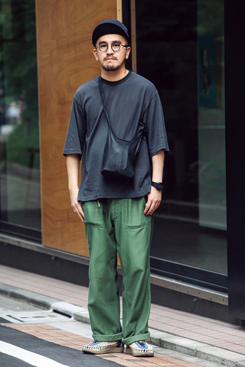 ブラックで締めれば、だらっと感のない絶妙なユルさが完成 工藤琢磨