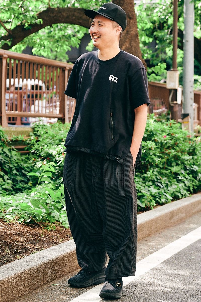 Tシャツ サカイ×ナイキ  パンツ タイトブース  スニーカー ブラックコムデギャルソン×ホカ  帽子 コムデギャルソン