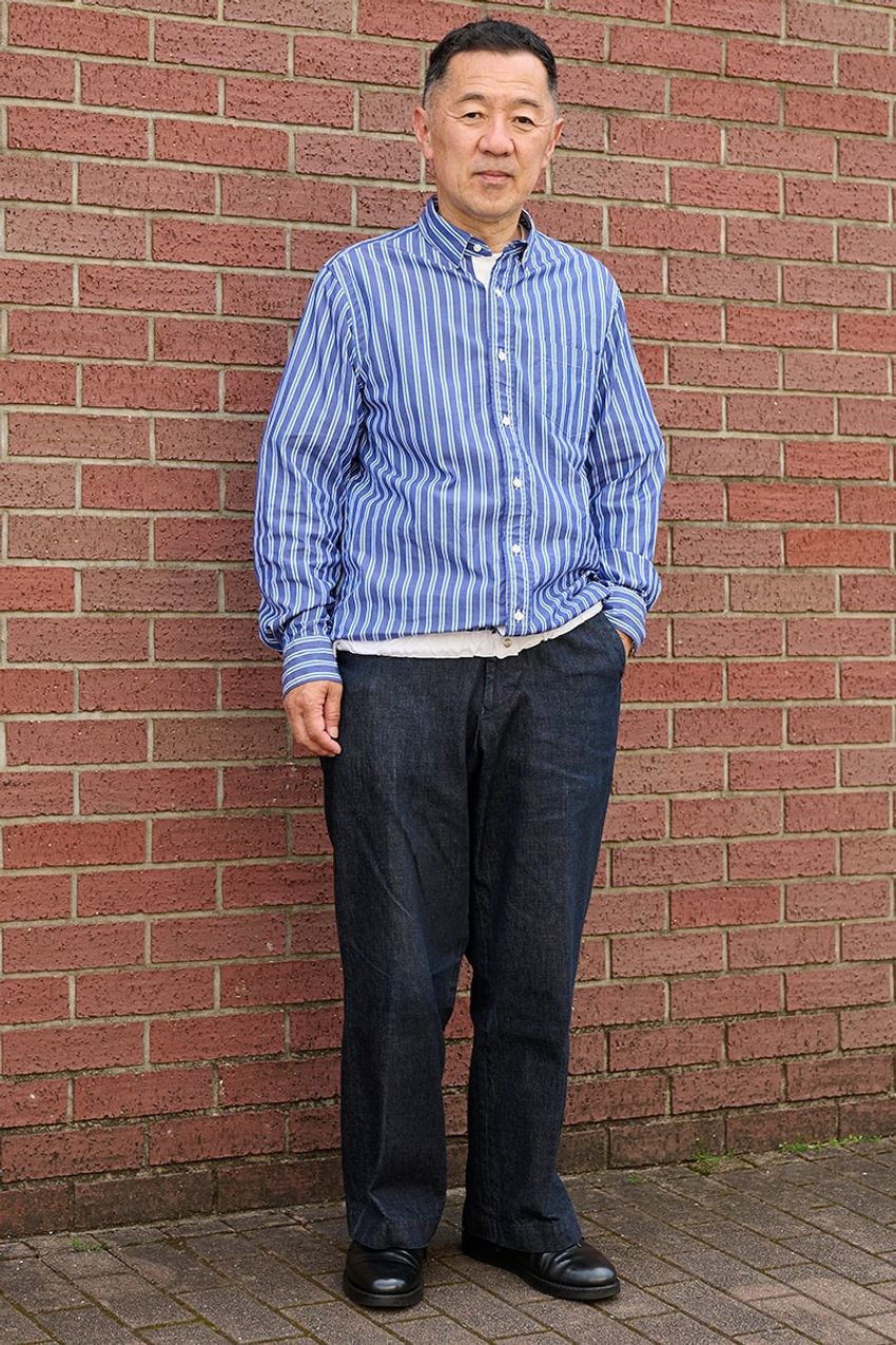 オトナのミカタ。ブルーストライプシャツの万能性を3人のスナップで大検証！ - 4枚目の画像