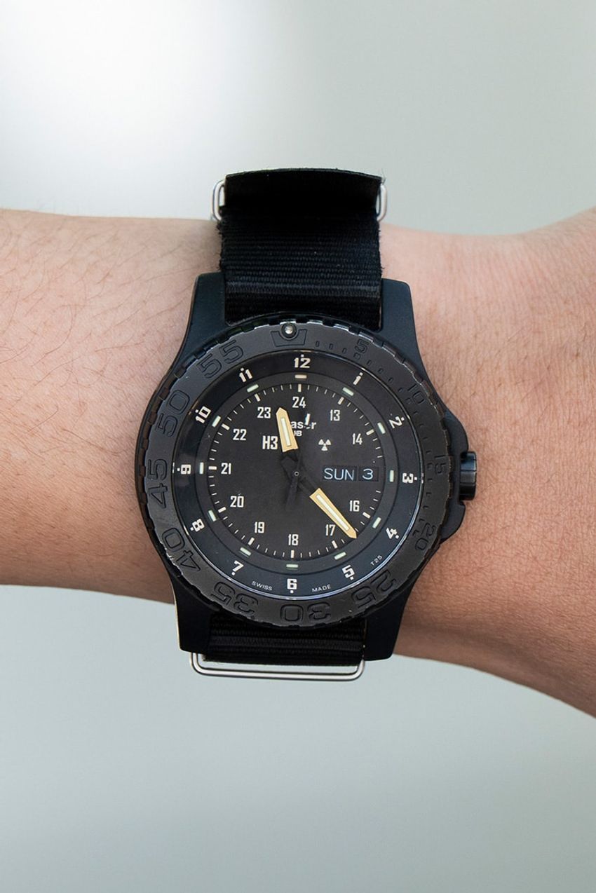 “ゆるっとしたシャツ”1枚で洒落て見える！着こなしやブランド選びが参考になる3名をスナップから - 9枚目の画像