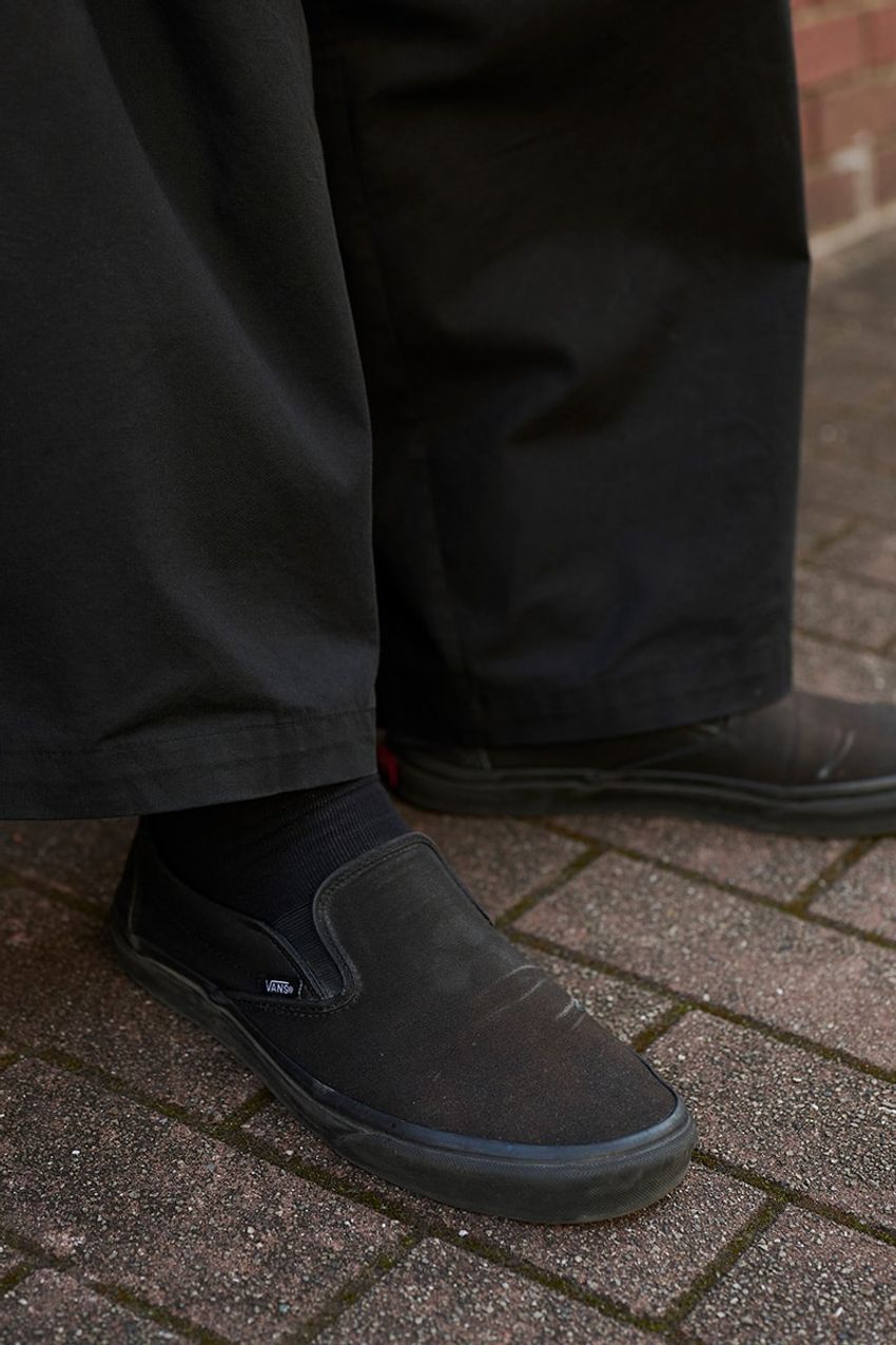 きれいめコーデのハズシに「ヴァンズ」を使った5名のスタイル。シンプルなのにアイコニックなその実力 - 9枚目の画像