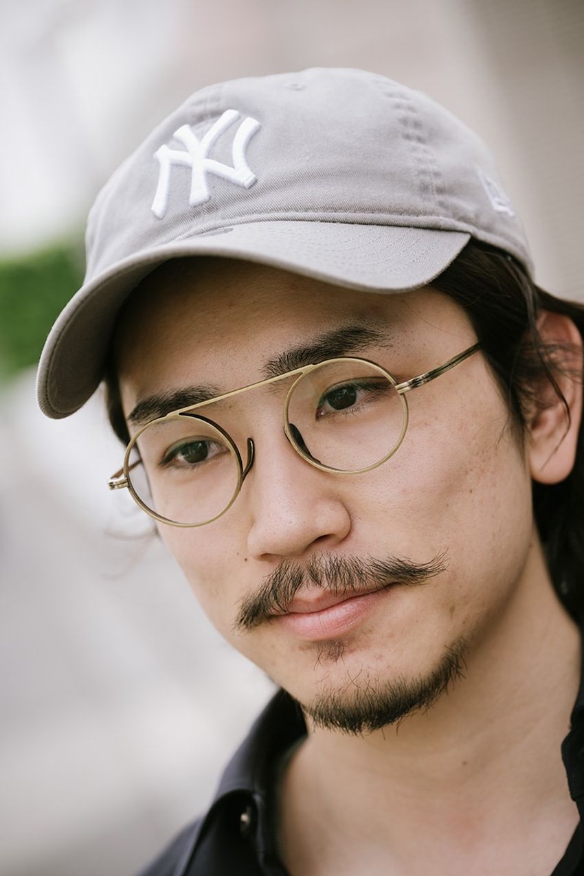 秋の装いは黒シャツから。羽織りにタックインetc.シックに見せた3名をパパラッチ！ - 4枚目の画像