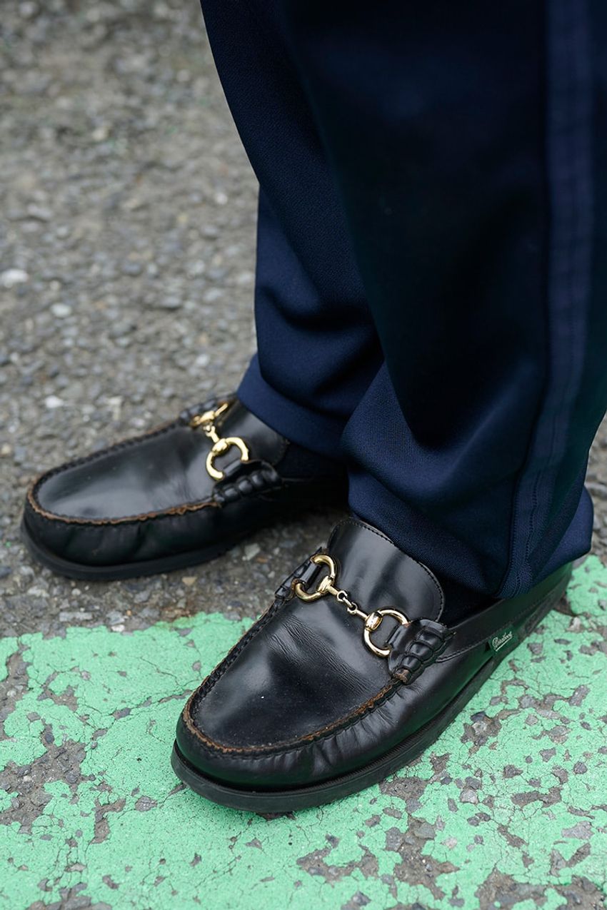 超簡単にキマる“理想的オールネイビーコーデ”3選。共通点は「上下ブランド揃え」だった！ - 7枚目の画像