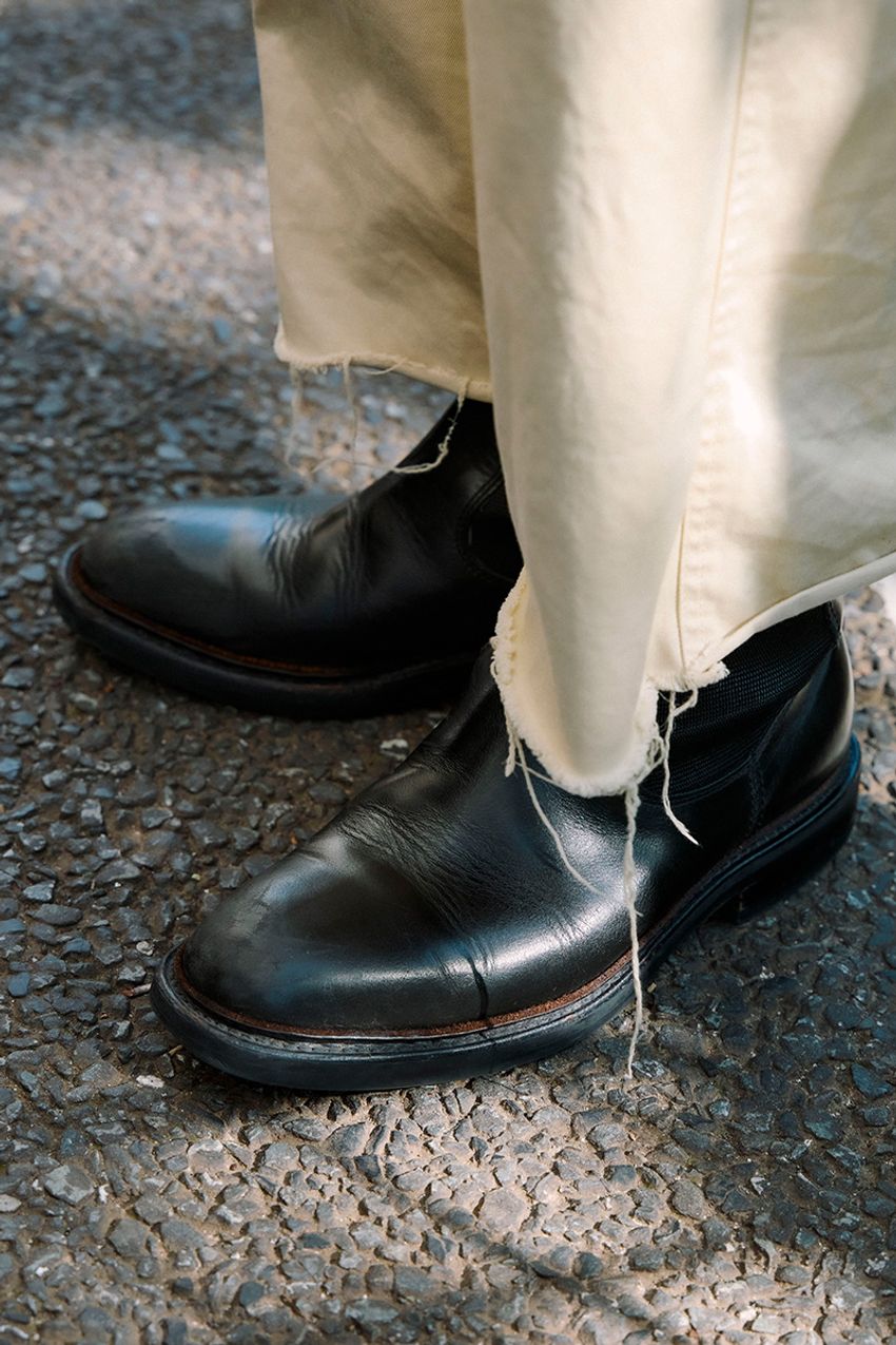 この夏、“細ボーダーのTシャツ“がキテる！巧みに取り入れた3名の大人たちをスナップで - 7枚目の画像