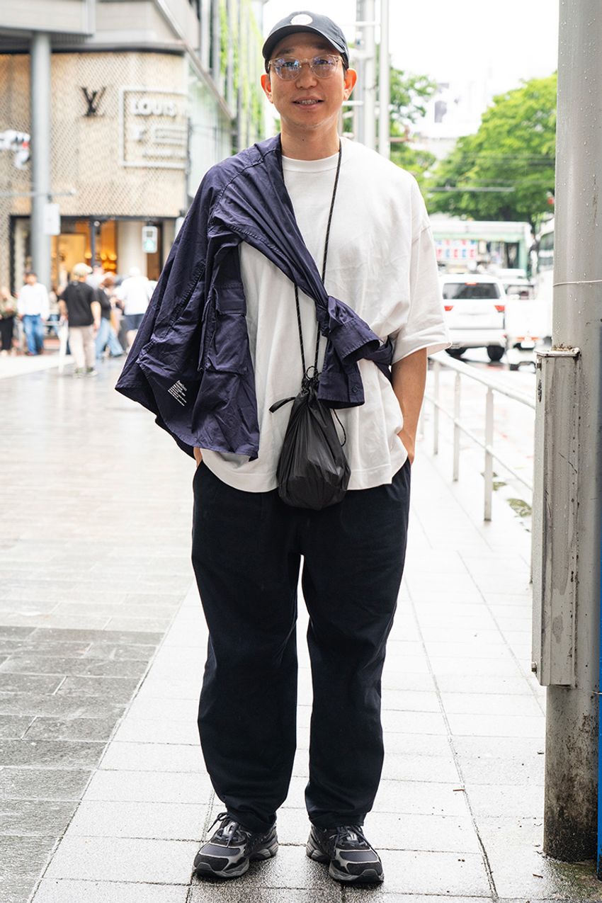 首元アクセサリーは「ネックレス以外」で個性を生むべし！人気はサングラス、バッグ…… - 6枚目の画像