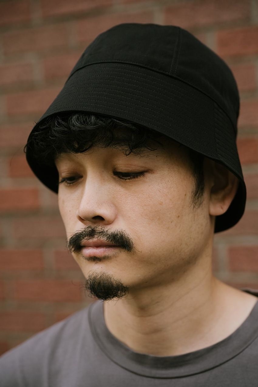 一枚でキマる「ニュアンスカラーT」。“黒スラックス合わせ”で自然に魅せた洒落者たちをスナップ！ - 6枚目の画像