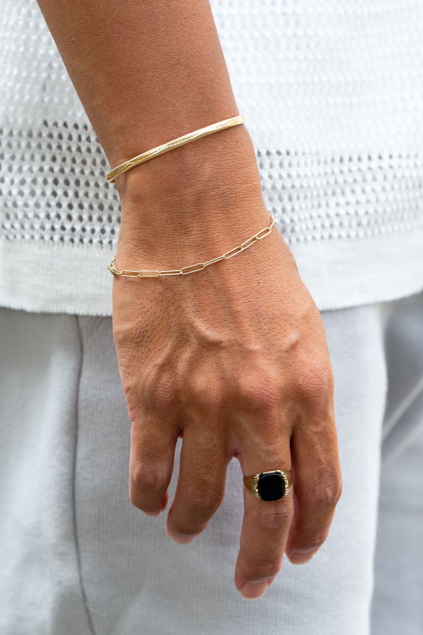 “大人っぽさ”と“自然体”のグッドバランス。シャツを不真面目に着る、にはテクがいる。 - 3枚目の画像