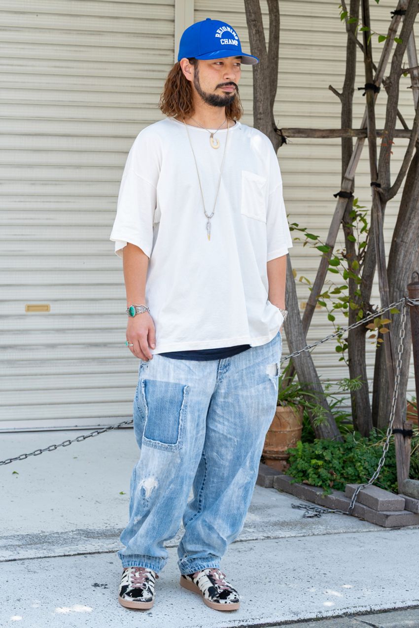 シルエットが気になった“無地T”、どのブランドか聞いてみた！選びにこだわりを持つ3名をスナップで - 2枚目の画像