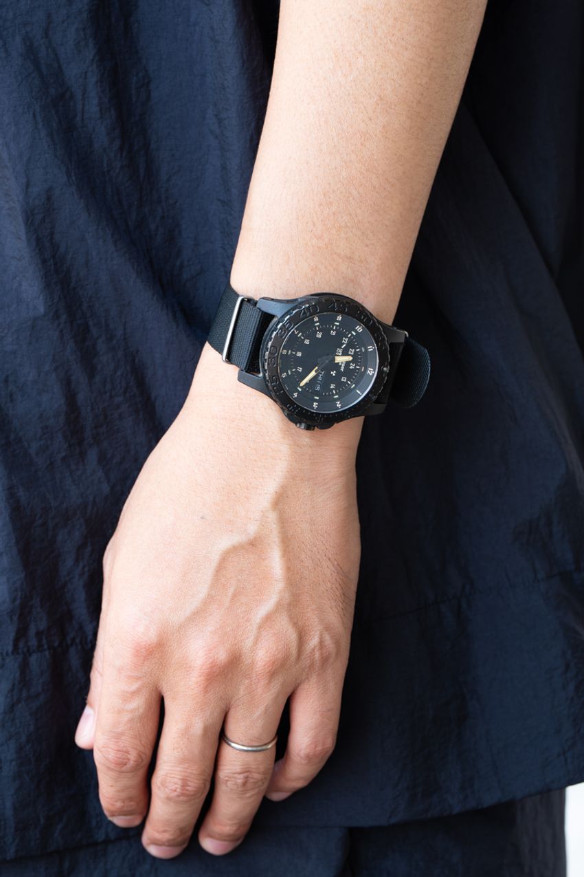 【街角で発見】ダークトーンで大人っぽく仕上げる「シャツ×ショーツ」スタイル3連発！ - 13枚目の画像