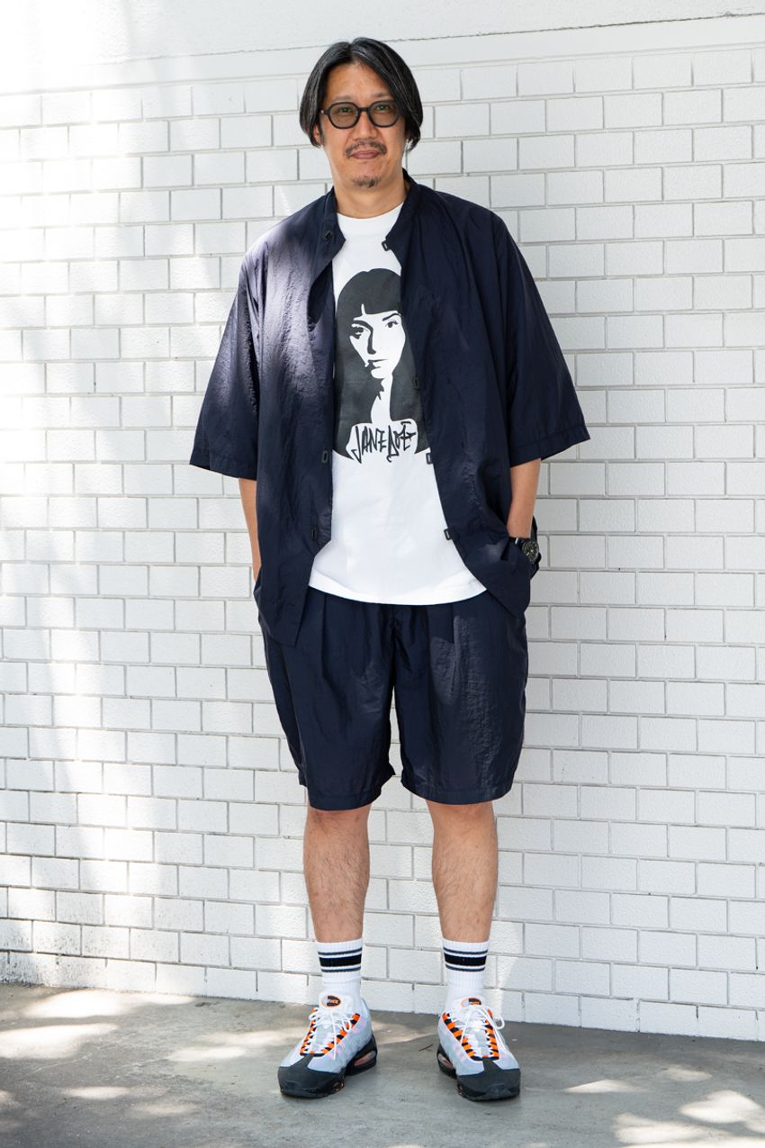 【街角で発見】ダークトーンで大人っぽく仕上げる「シャツ×ショーツ」スタイル3連発！ - 10枚目の画像