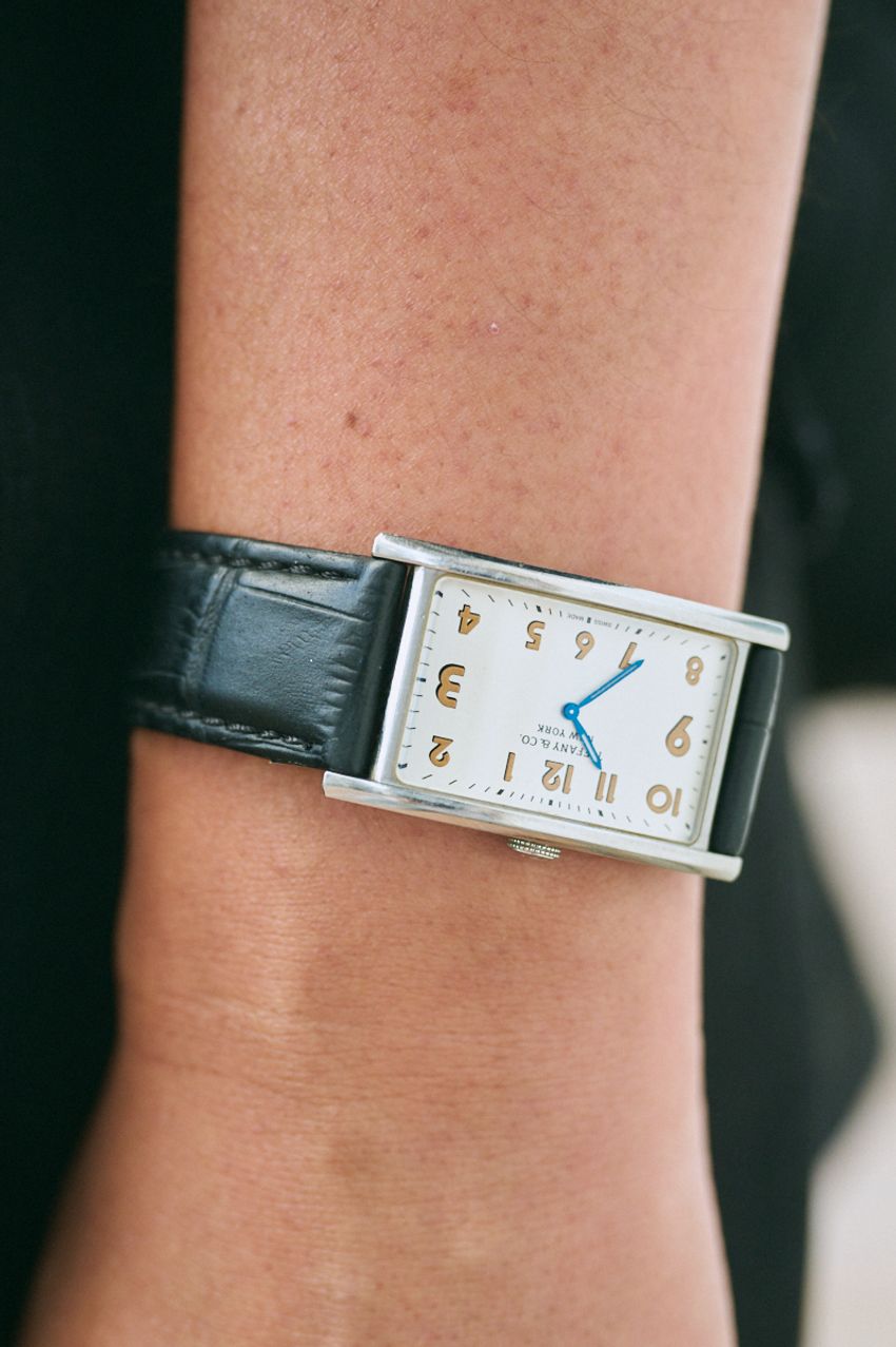 【街角で発見】ダークトーンで大人っぽく仕上げる「シャツ×ショーツ」スタイル3連発！ - 3枚目の画像