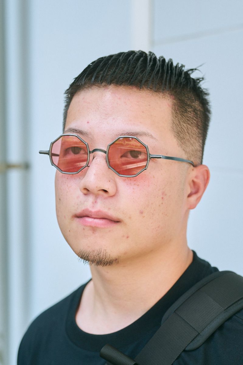 不明のTシャツコーディネート | 250719-1558-25 菅谷洋人 3枚目の写真