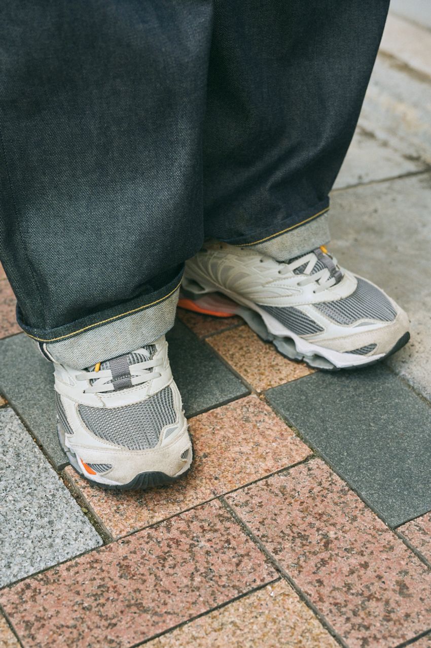 街角で見つけた「コラボスニーカー」と、その着こなし。自然体な装いが洒落た3人を厳選 - 9枚目の画像