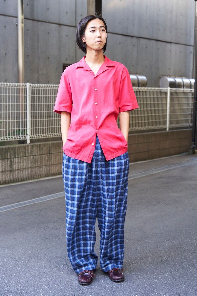 シャツ＝ラルフローレン　パンツ＝ノーブランド　シューズ＝ノア　リング＝メイアン