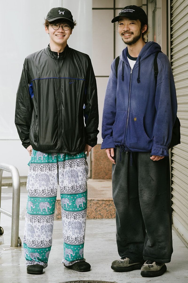 パーカ＝ナム　パンツ＝ムージームージー　ブーツ＝オニツカタイガー　帽子＝古着