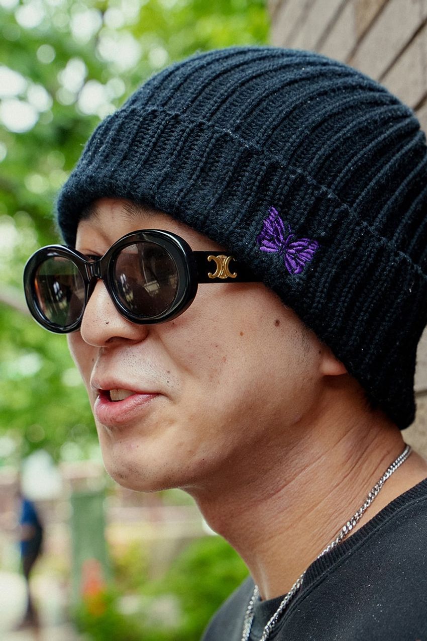 超王道の黒スウェット、みんな何着てる？街頭調査で判明した洒脱な大人のリアル愛用品 - 3枚目の画像