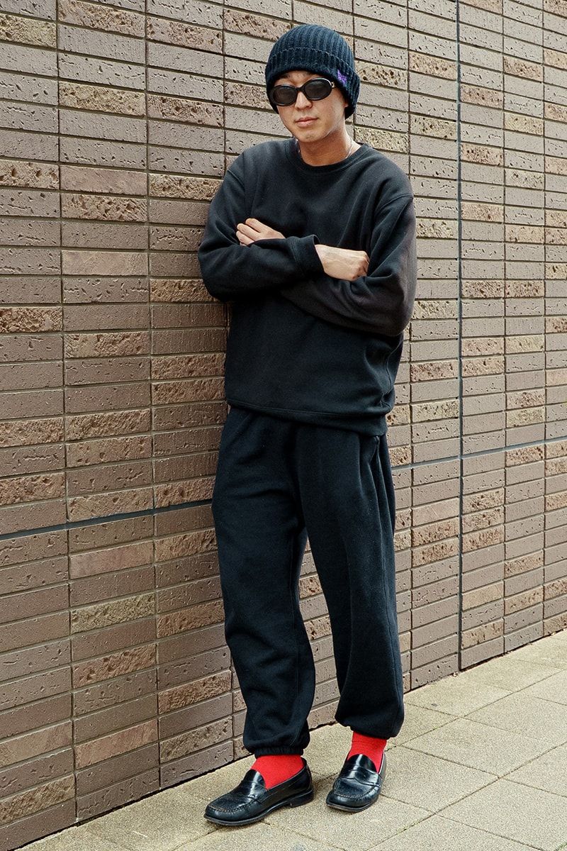 スウェット＝ユナイテッドアスレ　パンツ＝ジーユー　靴＝ジーエイチバス　帽子＝ニードルズ　サングラス＝セリーヌ