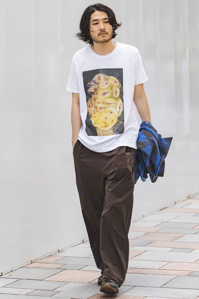 シャツ、 Tシャツ=ともに古着 パンツ=サンサンギア スニーカー=ニューバランス