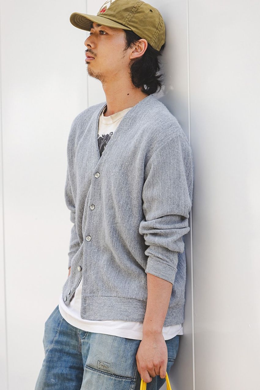 秋の定番「カーディガン」をサラッと取り入れた大人の着こなし好例。スナップを例に解説！ - 3枚目の画像