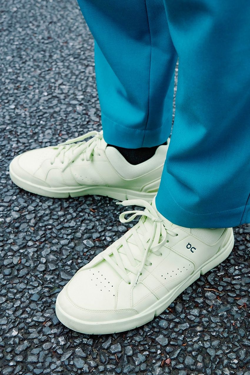 もはや定番、“オン”のスニーカー！洒落た大人の履きこなし方3好例をスナップで - 3枚目の画像