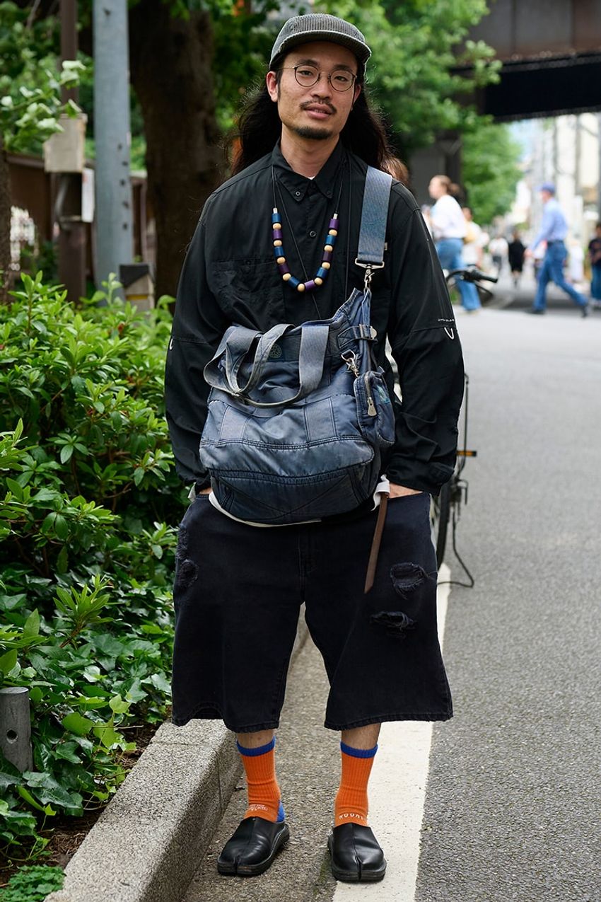 初秋のブラックコーデは挿し色と抜け感がポイント！ 街行く洒落者のリアルスタイル3選 - 7枚目の画像