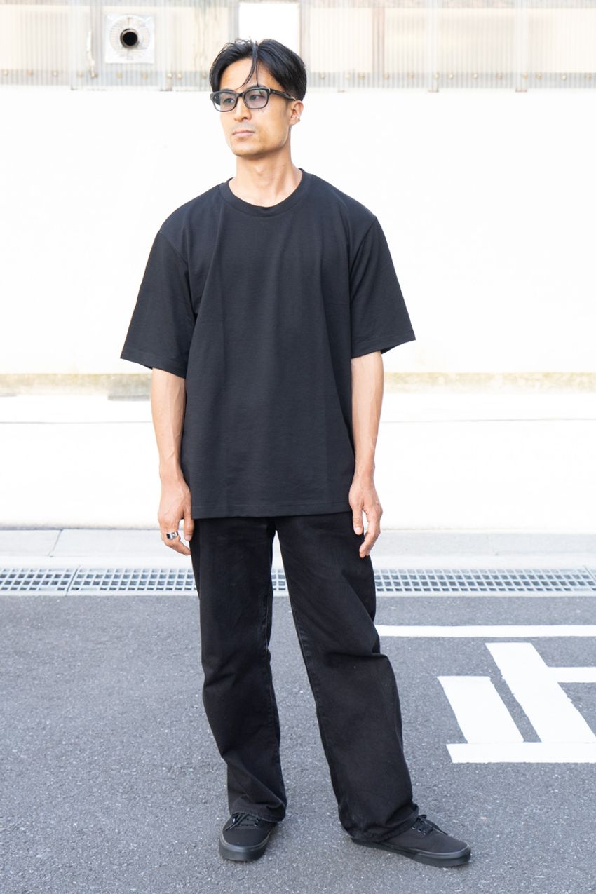 ユニクロ、GU…街角で見つけた「黒の無地T」。どのブランド？ どんなシルエット？ 実情調査！ - 2枚目の画像