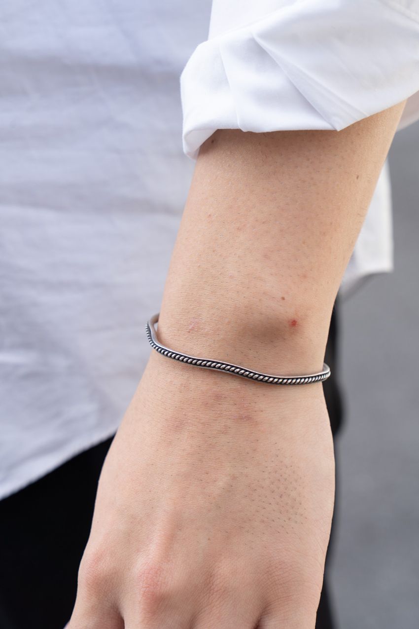 休日の「シャツ&スラックス」正解例。程良くチカラの抜けた着こなしををスナップで拝見 - 7枚目の画像