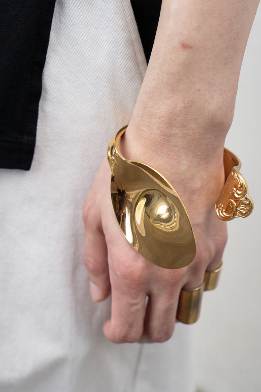 退屈無縁のモノトーンコーデ。独自の味付けでセンスアップをかなえた3人の男たち - 5枚目の画像