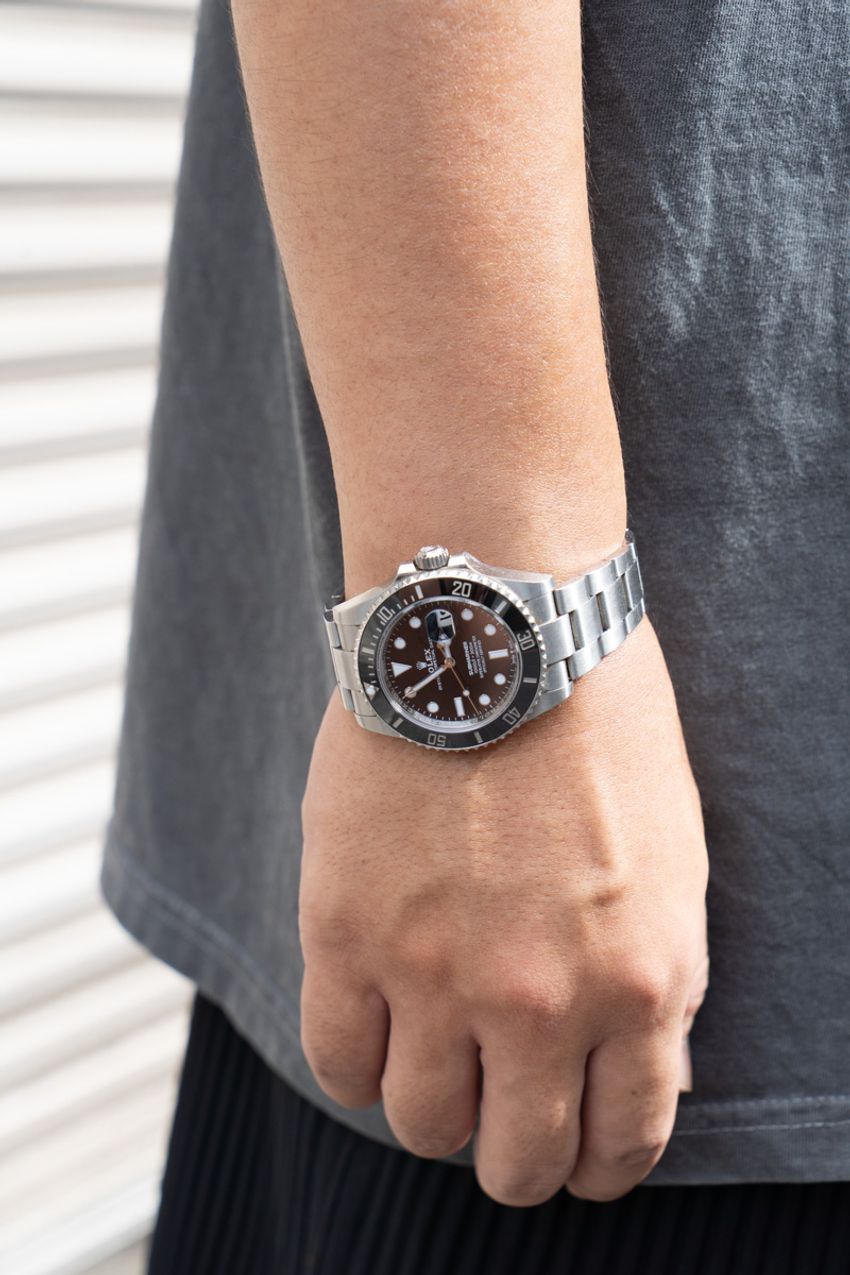 街行く大人のバッグ事情。晩夏の傾向は“手持ち派”が優勢か!?愛用ブランドは… - 3枚目の画像