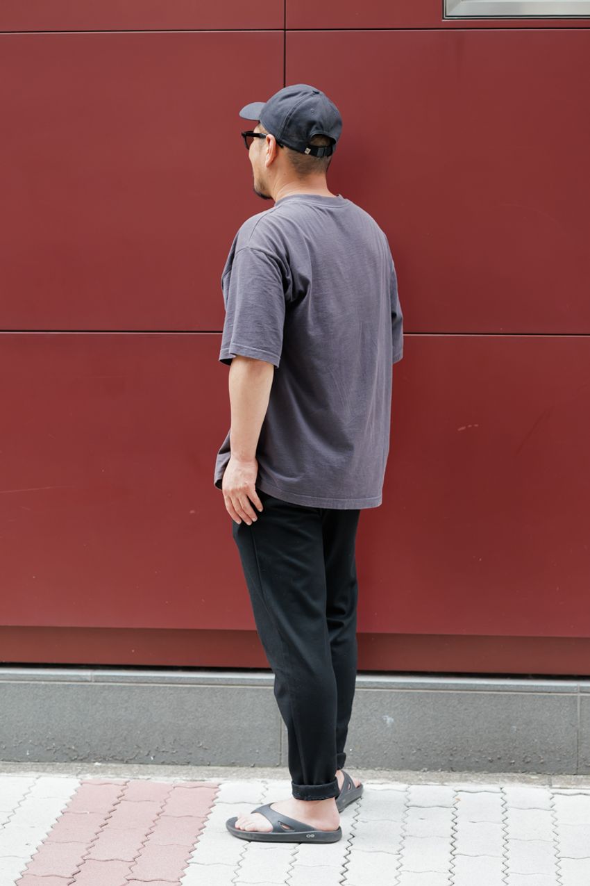 派手でもなく、地味でもなく。夏コーデのトレンドは“ニュアンスカラーT”！その好例3選 - 7枚目の画像