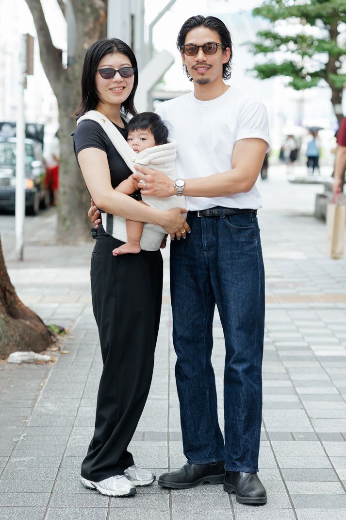 Tシャツ＝ヘインズ　デニム＝ユニクロアンドジェイダブリューアンダーソン　シューズ＝ブランドストーン　眼鏡＝トムフォード　腕時計＝ロレックス