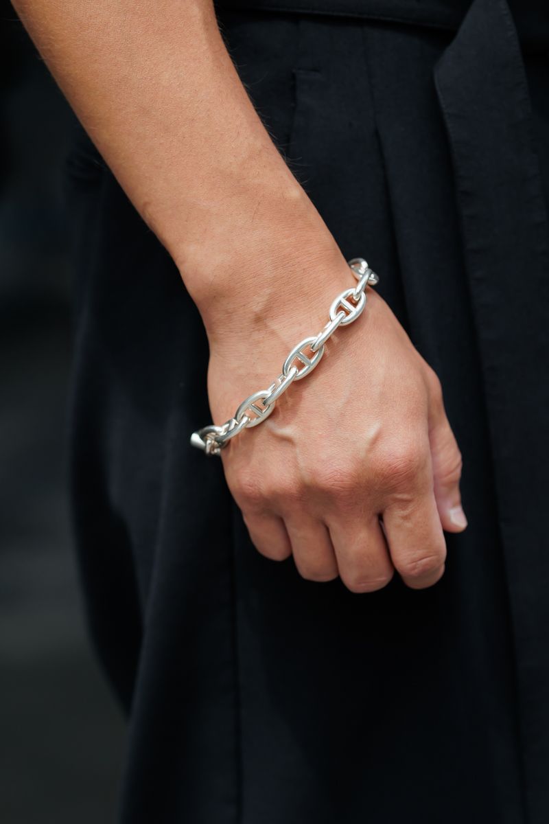 エムエムシックスメゾンマルジェラのTシャツコーディネート | 250729-0409-05 三宅慎也 6枚目の写真