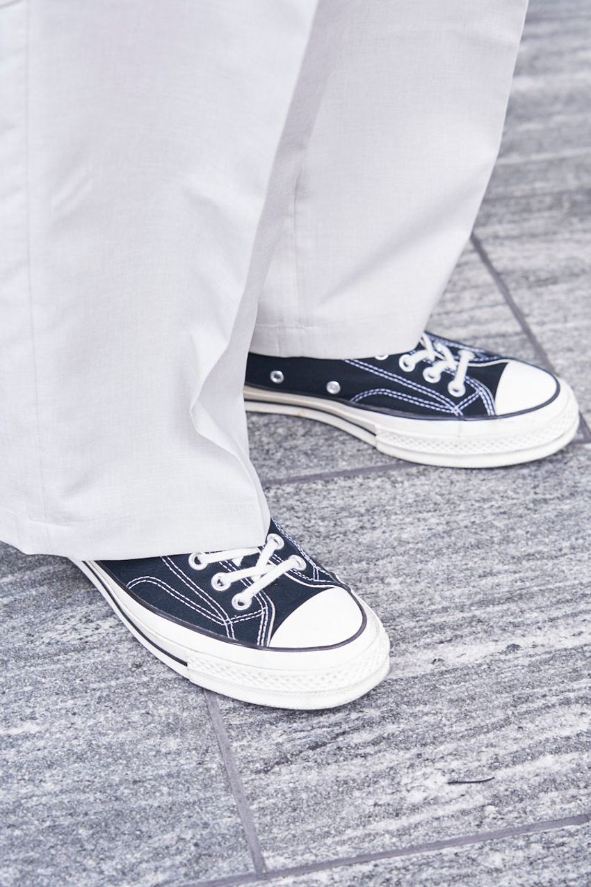 磐石の「黒×白」のモノトーンコーデ！街で見つけたスタイルサンプル3好例 - 7枚目の画像