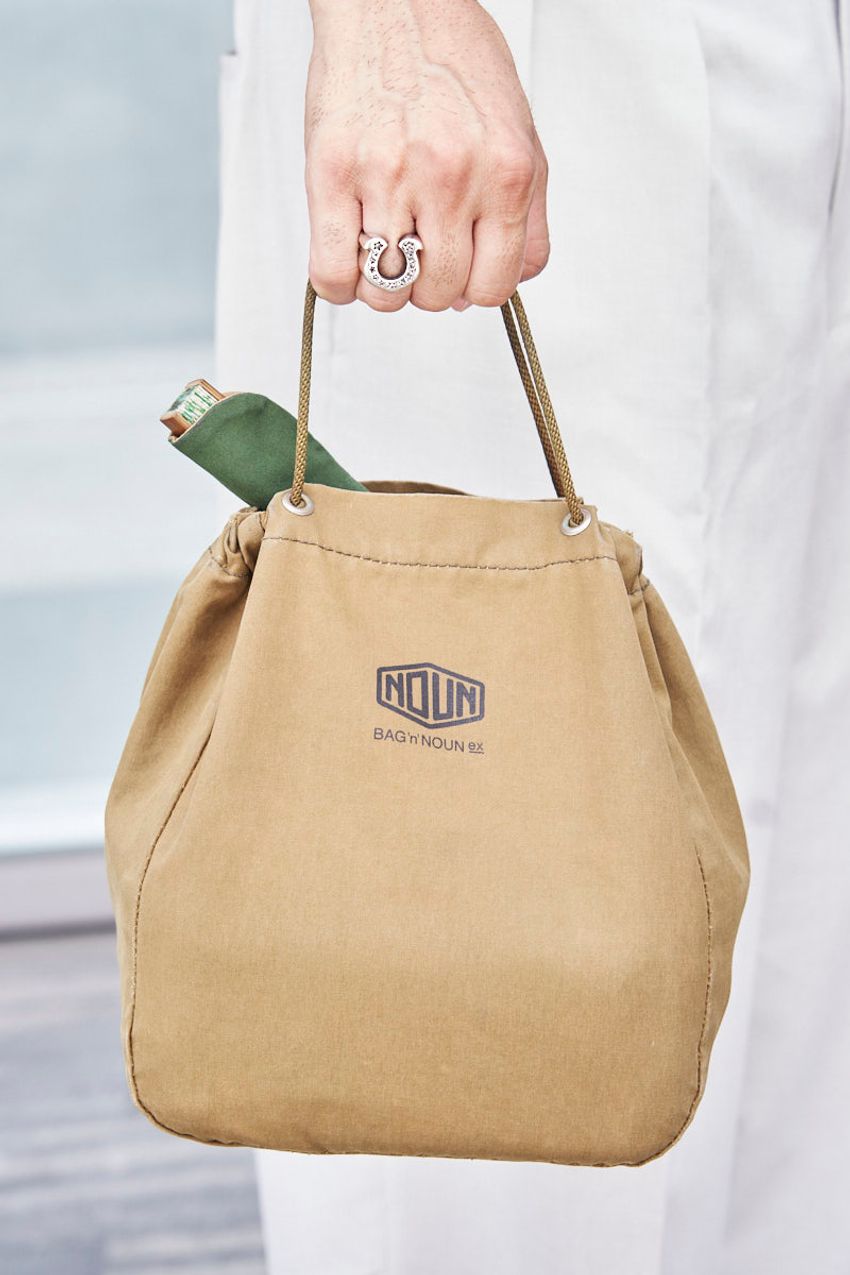 磐石の「黒×白」のモノトーンコーデ！街で見つけたスタイルサンプル3好例 - 8枚目の画像