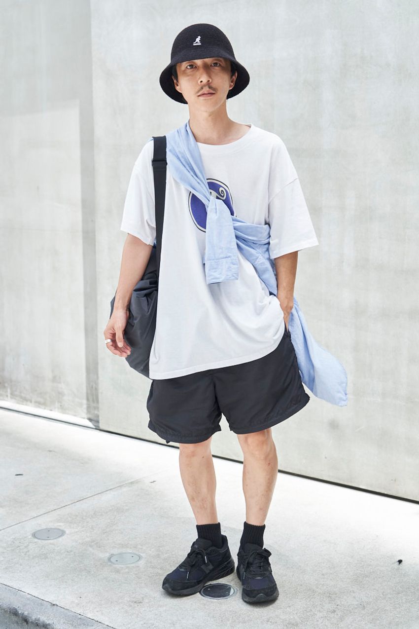 ニューバランスはオールブラック派な3人の大人たち。夏コーデを軽快に見せたコーデ3選 - 2枚目の画像