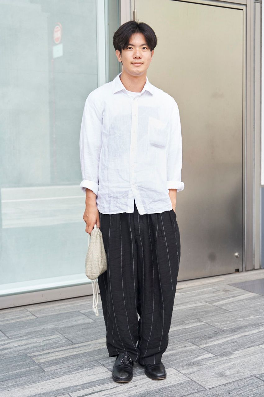 磐石の「黒×白」のモノトーンコーデ！街で見つけたスタイルサンプル3好例 - 2枚目の画像